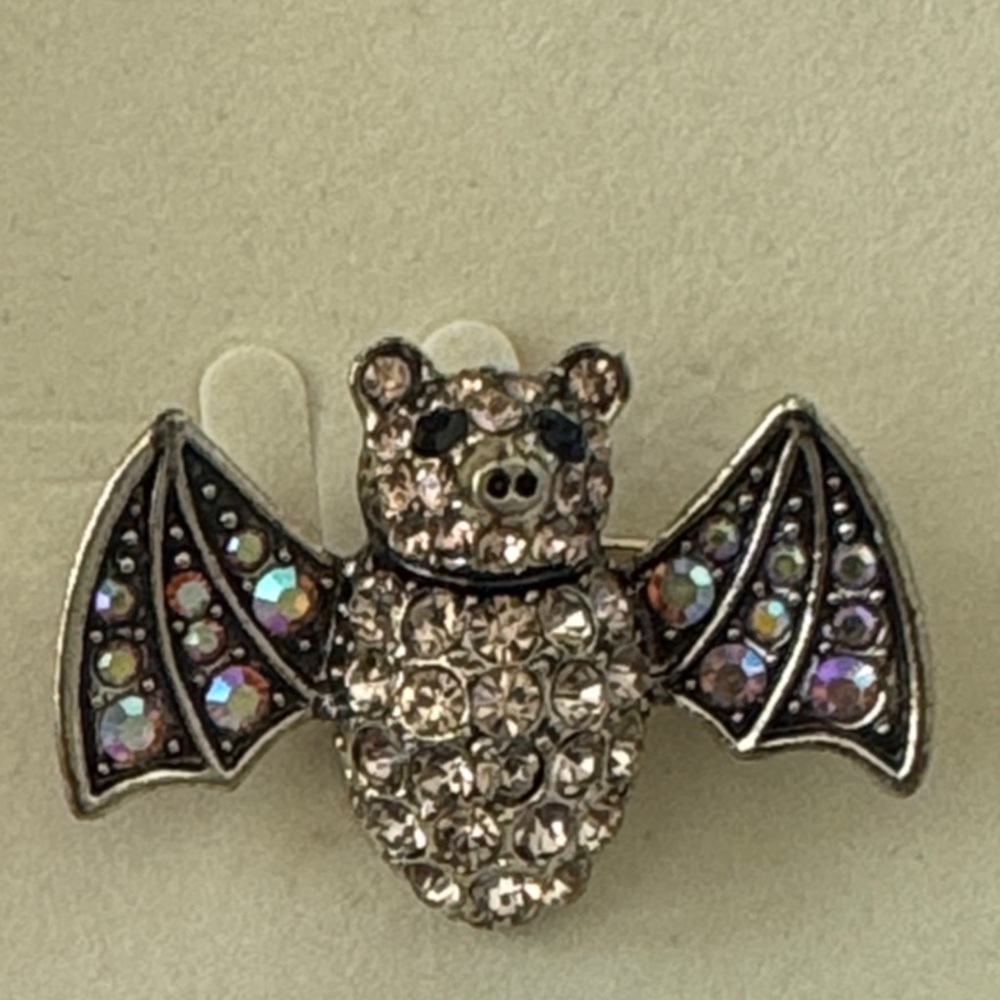 Crystal‎ Bat Brooch - Picture 3 of 5